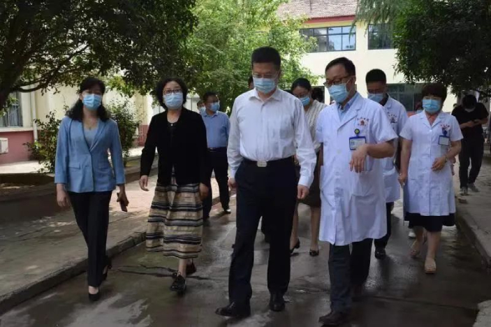 會員風采丨陜西省副省長方光華蒞臨弘慈西安慶華醫院調研指導核酸檢測專項工作